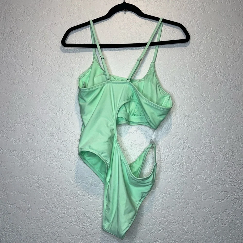 WILD FABLE One-shoulder one-piece swimsuit size medium NEW